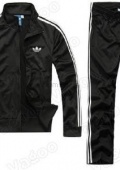 Спортивный костюм Adidas.